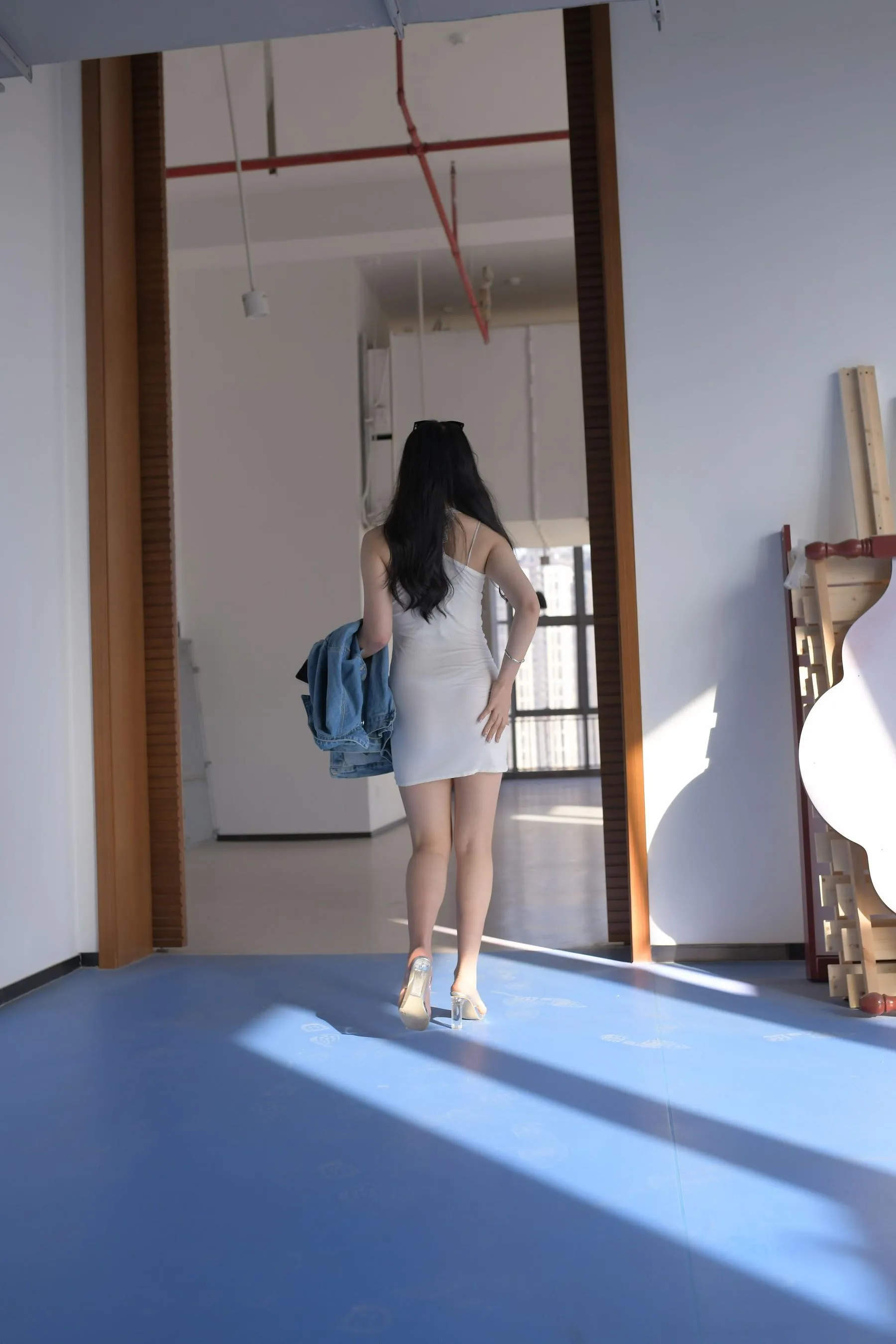 [魔镜街拍] NO.014 超性感白色包臀裙美女 [490P]插图3